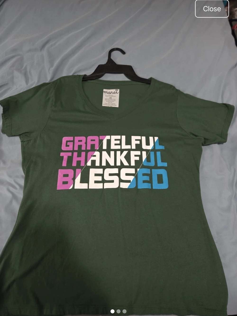 Women’s Green ‘Grateful Thankful Blessed’ Graphic V‑Neck Tee